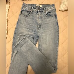 Light Wash Women's Jeans- Abercrombie 90s slim straight ultra high rise LONGS